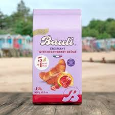 CROSSANT WITH STRAWBERRY CREME